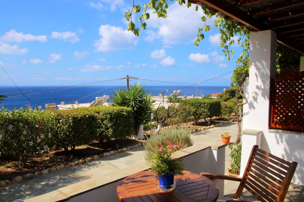 Studios with sea view in Andros